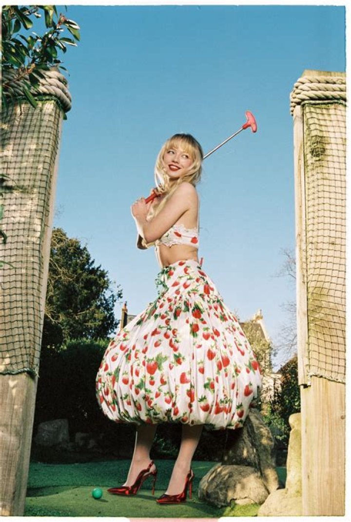 Lola Clark: A Timeless Beauty