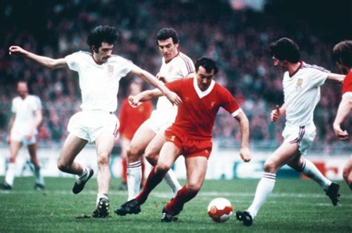 Paul Davis Footballer Born 1961