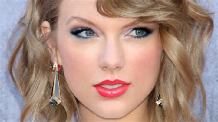 The Real Meaning Behind Taylor Swift's 'Come In With The Rain' (Taylor's Version) |